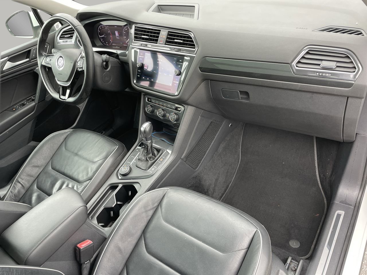 Used 2019 Pure White Volkswagen SEL Premium image 11