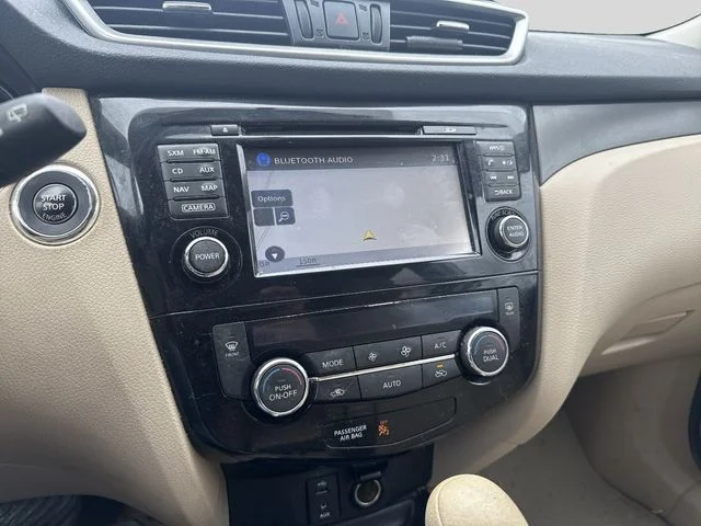 Used 2014 White Nissan SV image 11