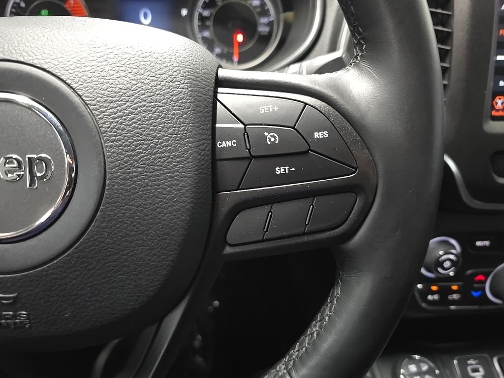 Used 2019 White Jeep Trailhawk image 24