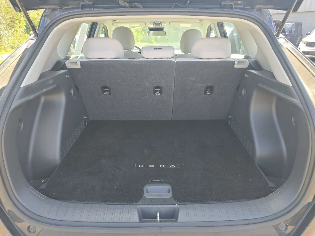 Used 2024 Black Hyundai SE image 16