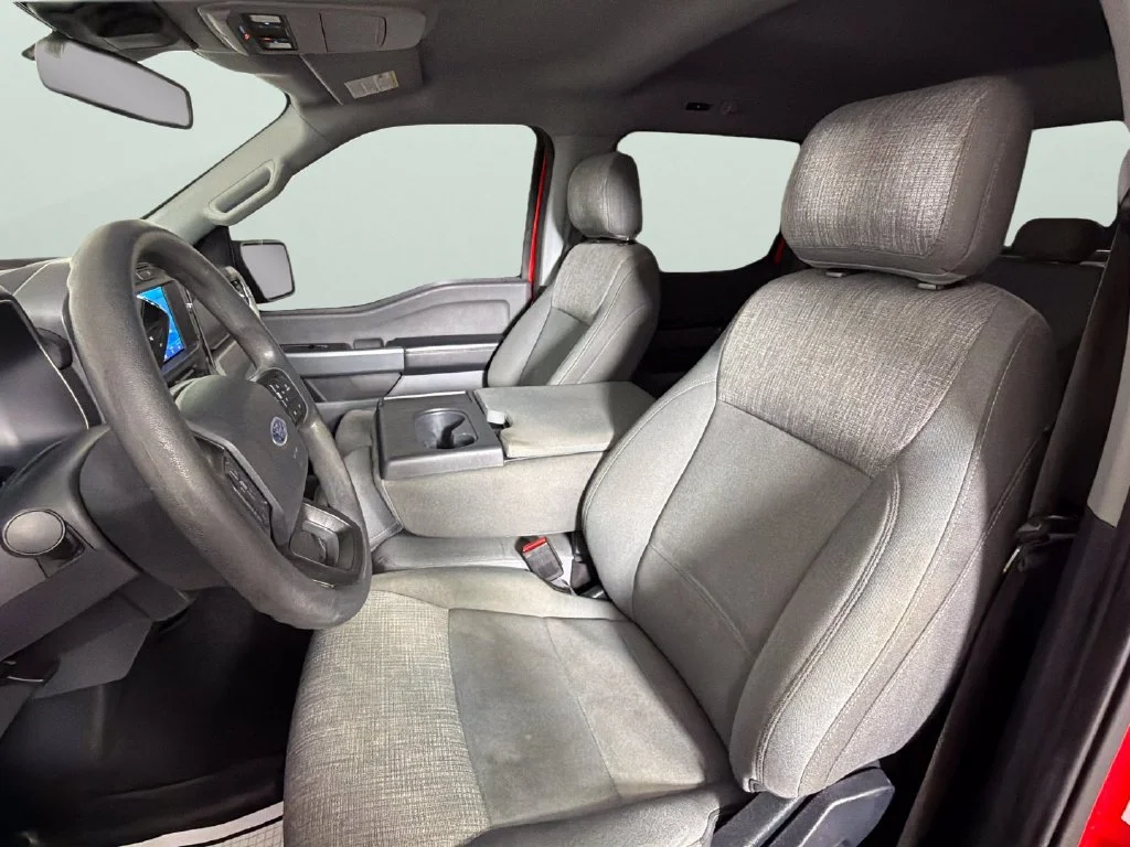 Used 2021  Ford XL image 18