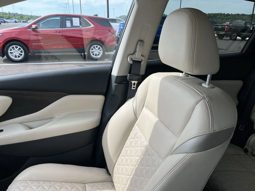 Used 2023 Red Nissan Platinum image 24