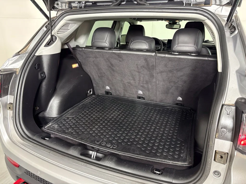 Used 2022 Silver Jeep Trailhawk image 20