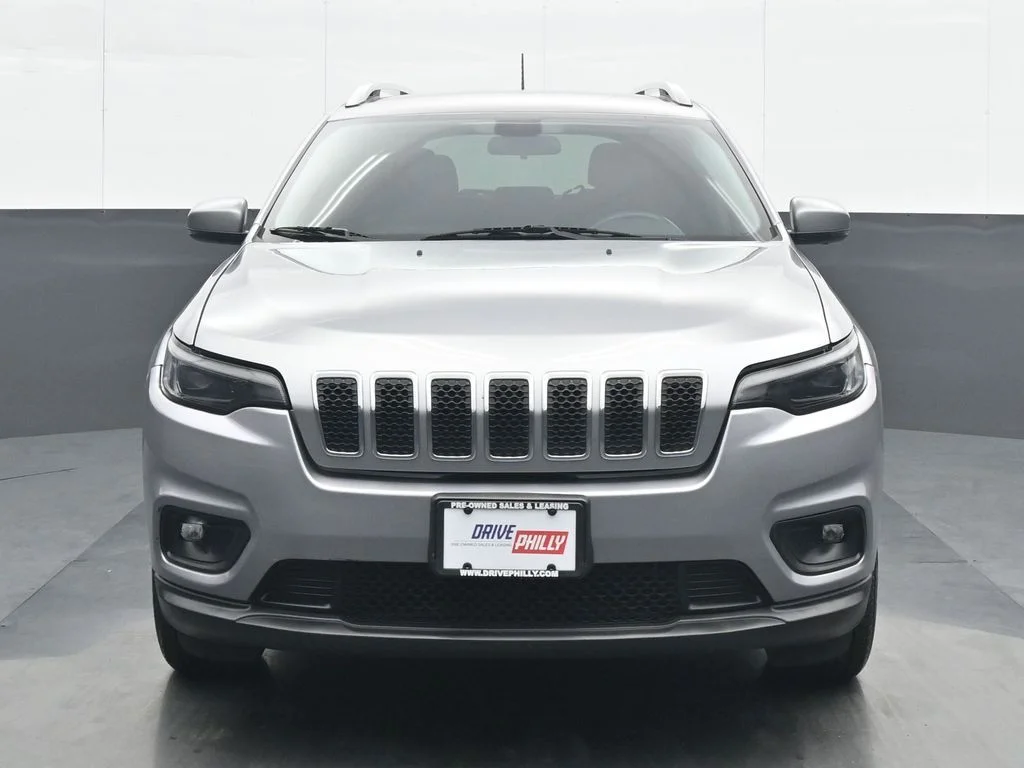 Used 2019 Silver Jeep Latitude Plus image 1