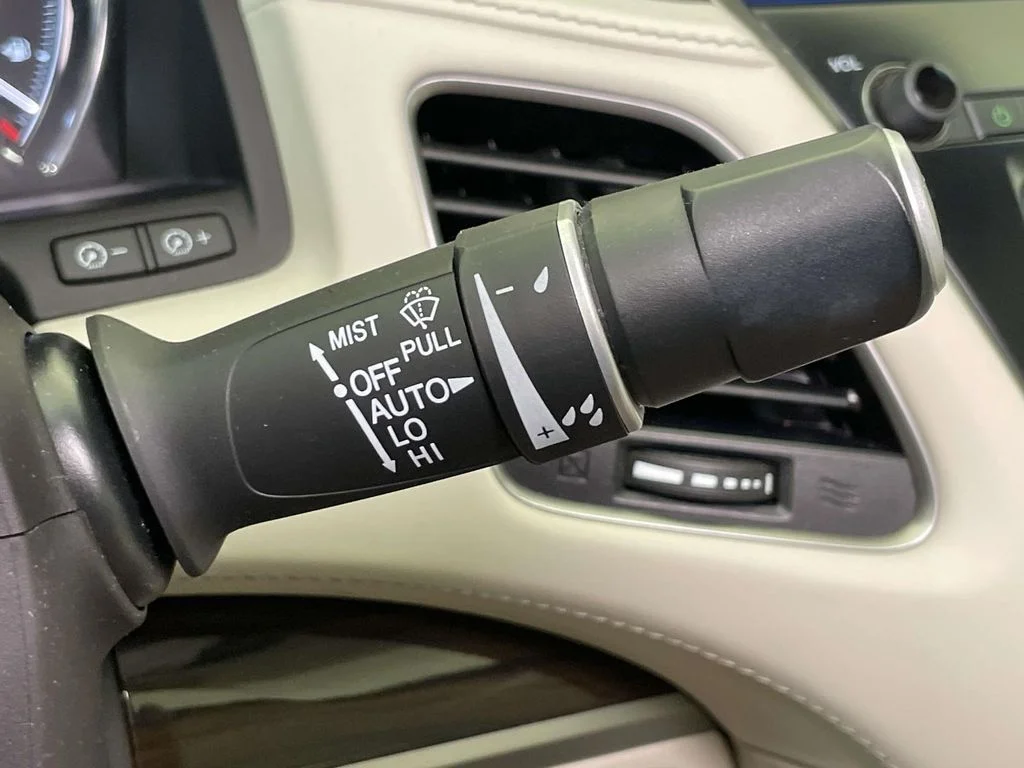 Used 2016 White Acura Base image 35