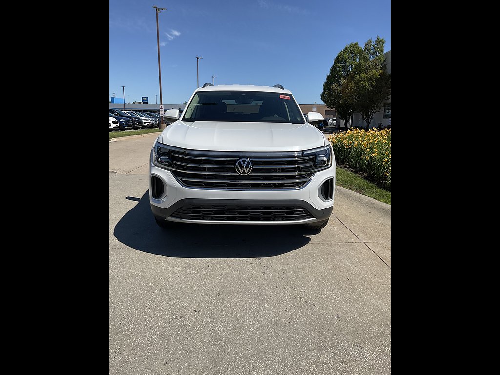 New 2026 Opal White Pearl Volkswagen SE 4Motion image 2