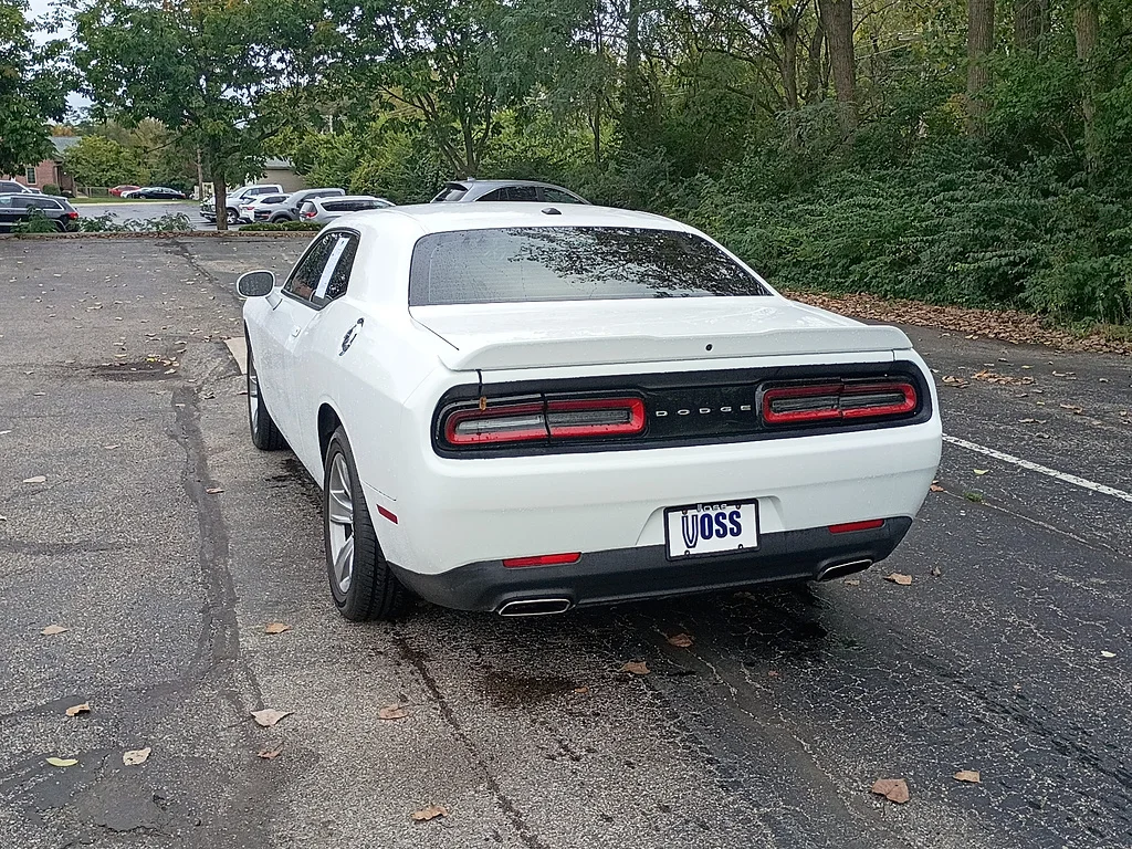 Used 2022 White Knuckle Clear Coat Dodge SXT image 5
