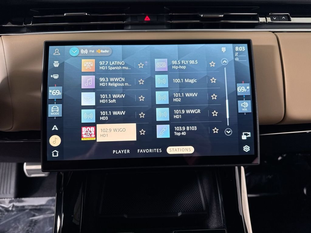 New 2026 Charente Grey Land Rover Dynamic SE image 16