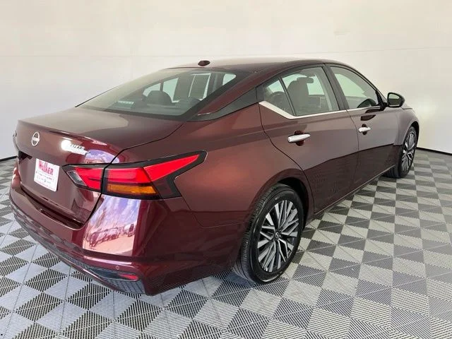 Used 2025  Nissan 2.5 SV image 7