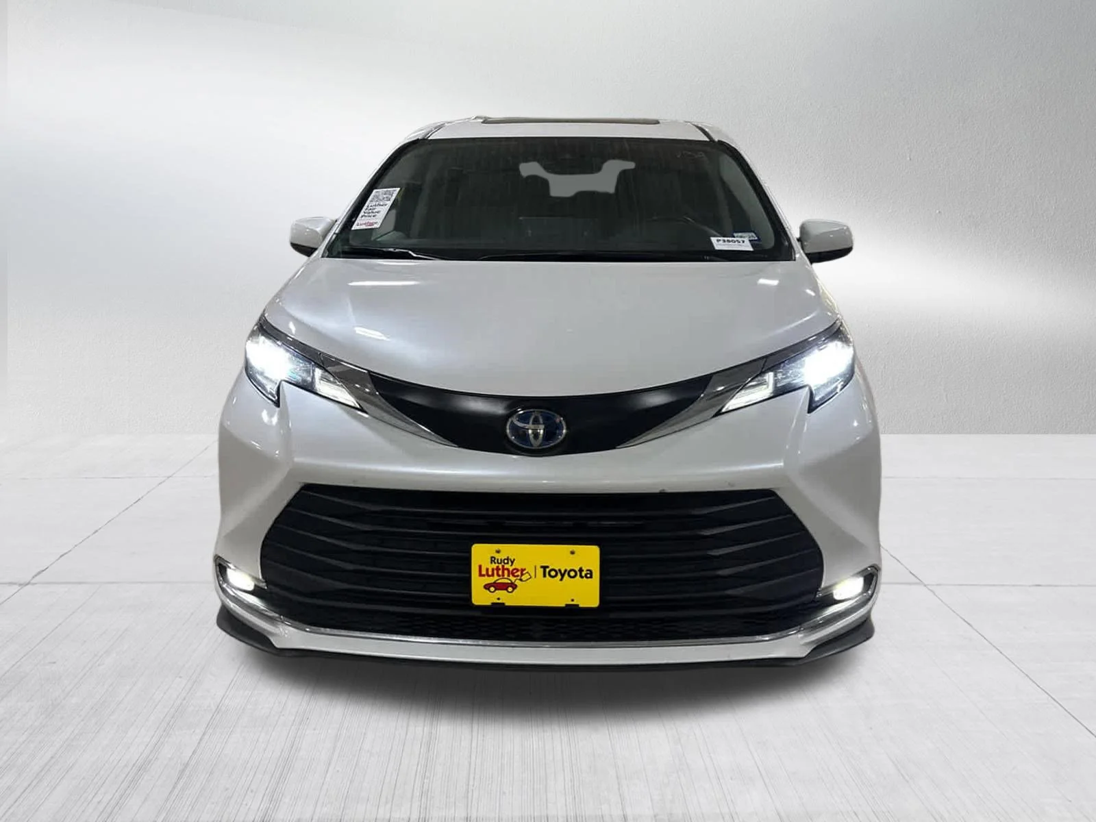 Used 2024 Toyota Sienna XLE with VIN 5TDYRKEC1RS210852 for sale in Golden Valley, Minnesota