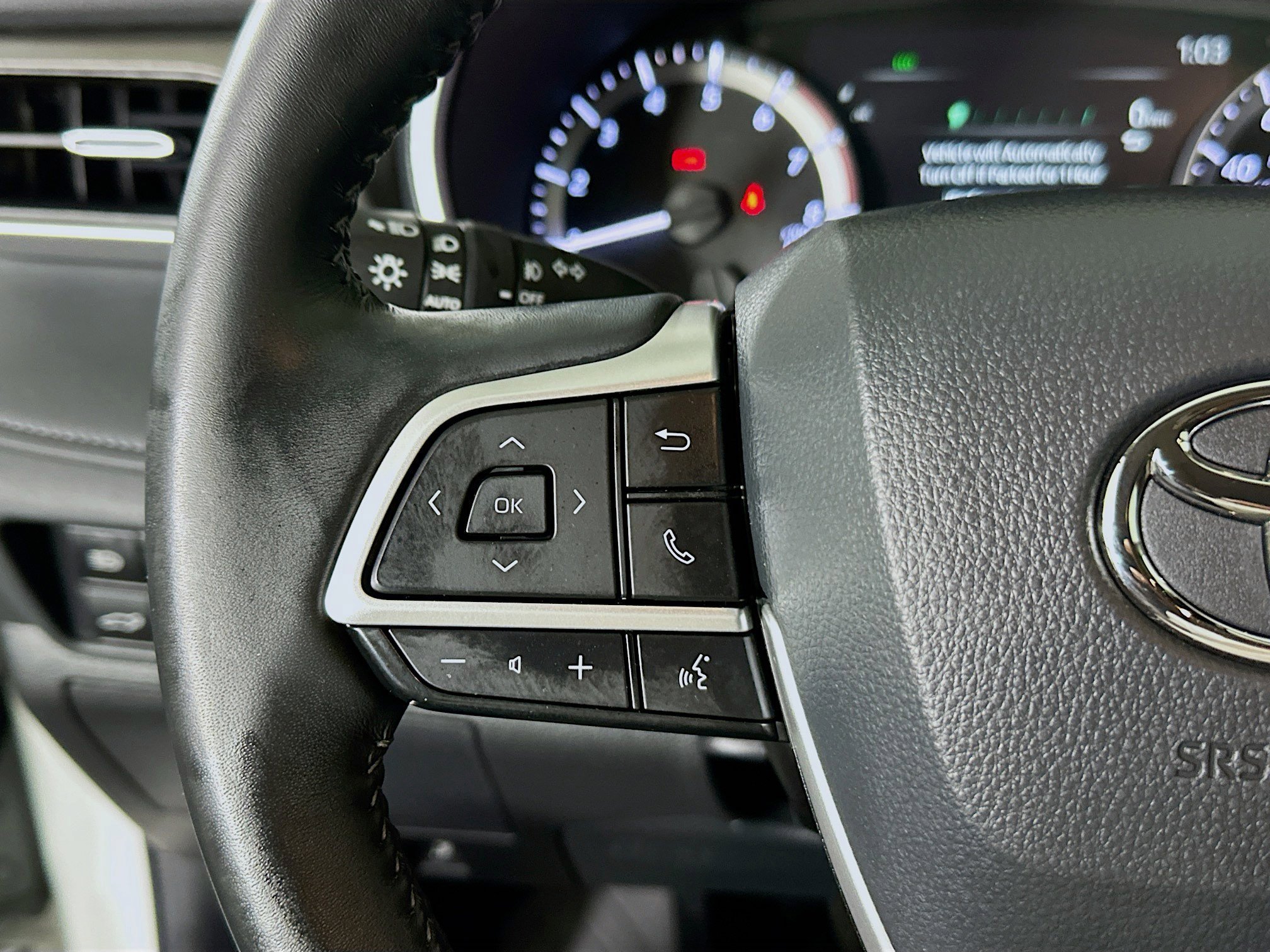 Certified Used 2025 Pearl Toyota XLE image 16