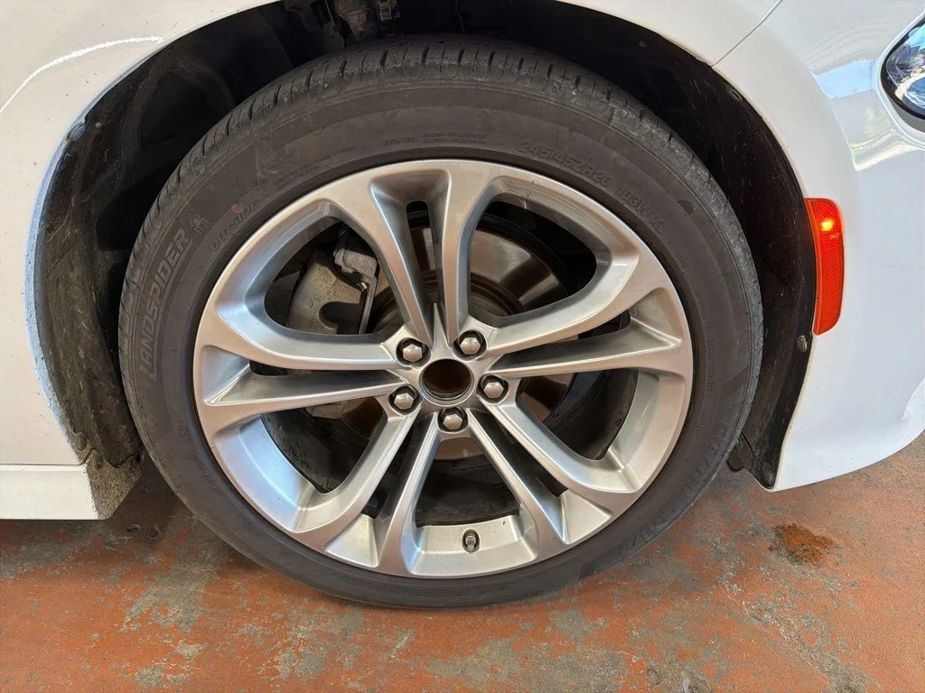 Used 2022 White Knuckle Clearcoat Dodge R/T image 10