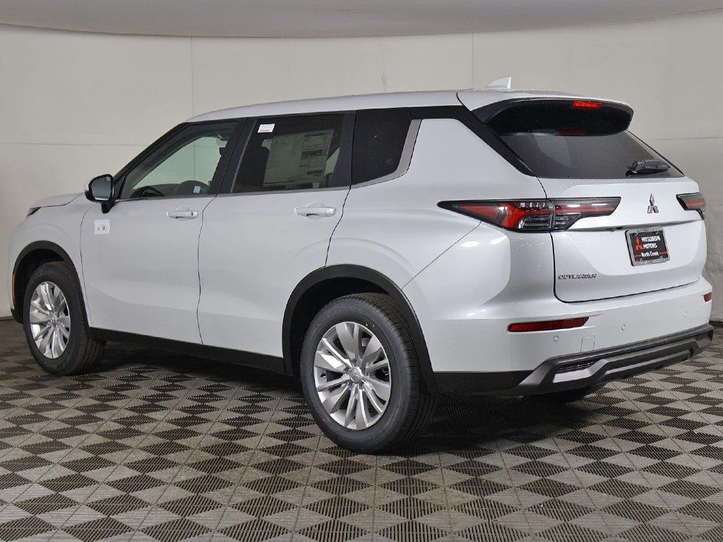 New 2026 White Mitsubishi ES 1.5T S-AWC image 9