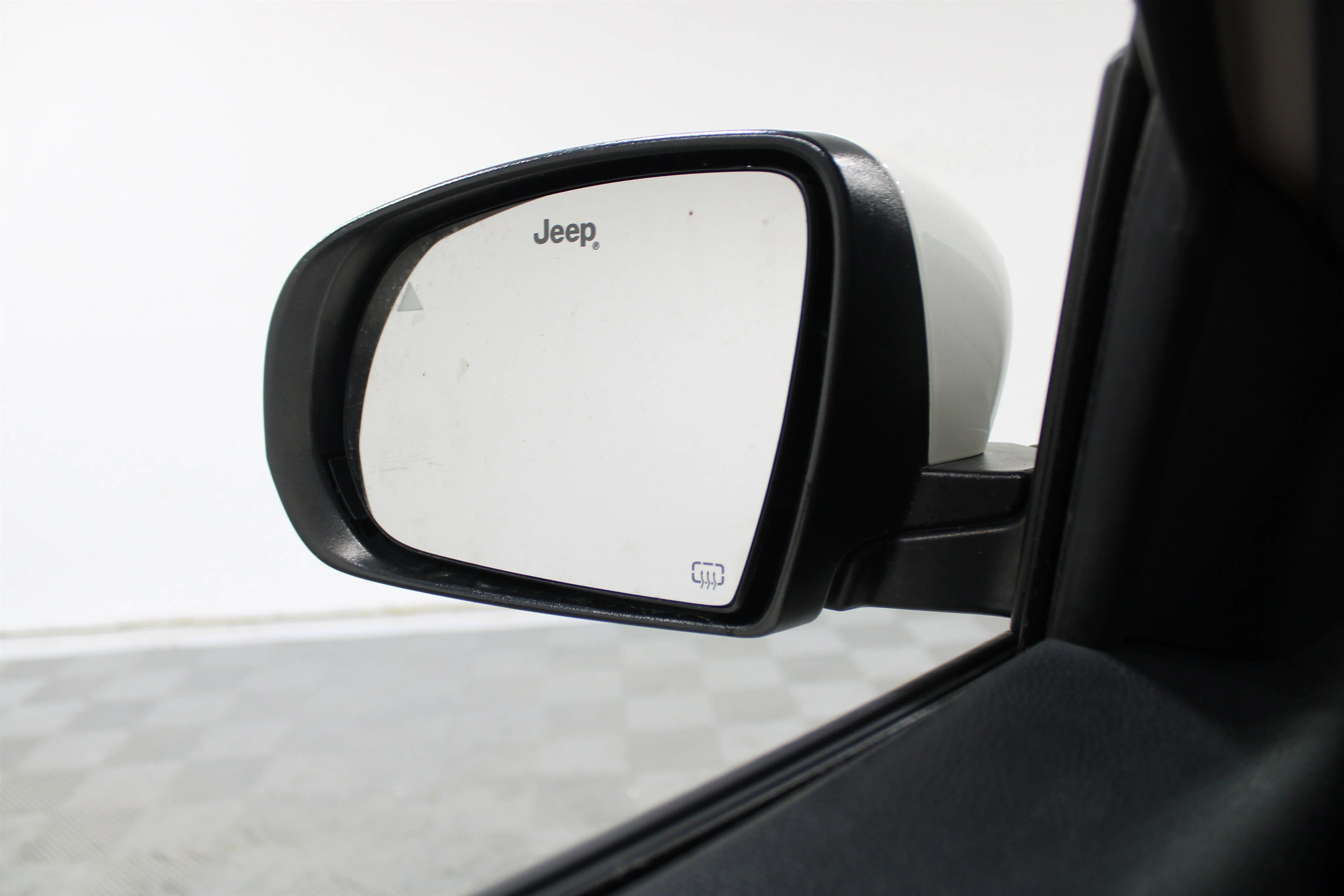 Used 2019 Pearl White Tri-Coat Jeep High Altitude image 18
