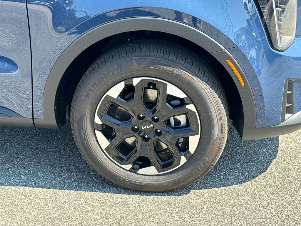 2025 Kia Sorento S - Photo 12