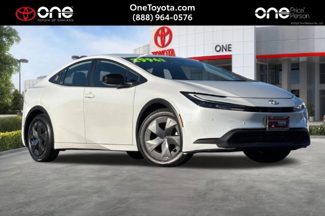 2025 Toyota Prius LE
