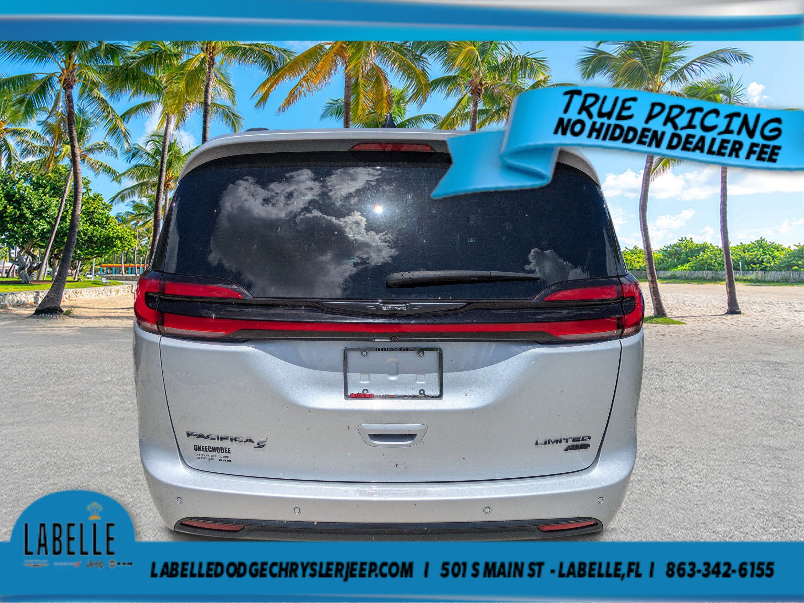 Used 2024 Silver Mist Clearcoat Chrysler Limited image 4