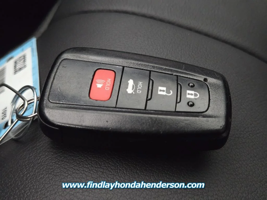 Used 2022 Pearl Toyota XSE image 31