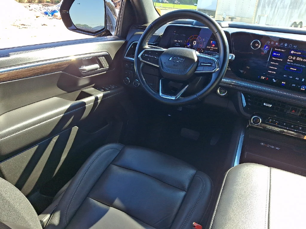 Used 2025 Black Chevrolet Z71 image 15