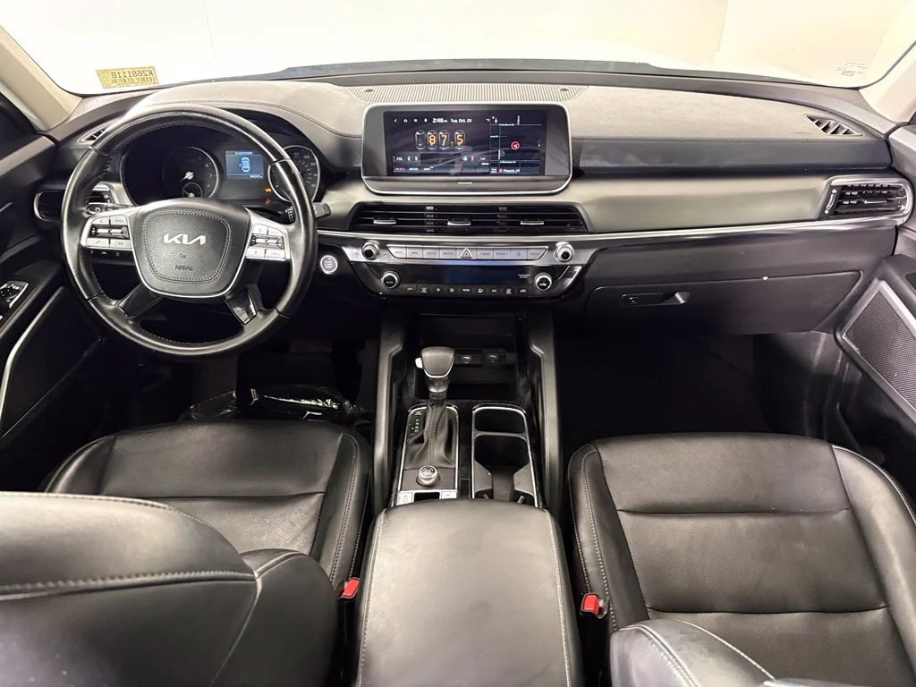 Used 2022 White Kia LX image 31