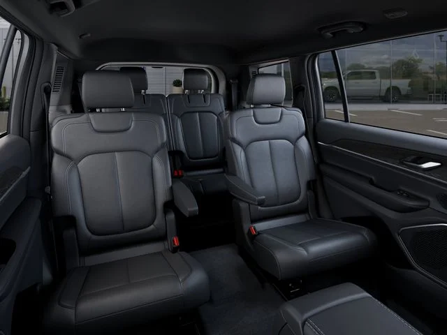 New 2026 Diamond Black Crystal Pearl-Coat Exterior Paint Jeep Limited image 15