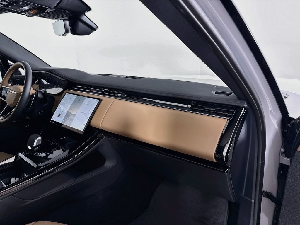 New 2026 Borasco Grey Land Rover Dynamic SE image 31