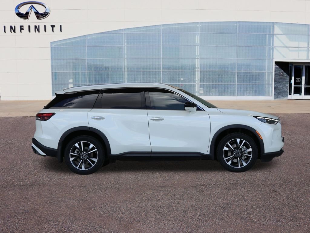 Certified Used 2023 White INFINITI LUXE image 39