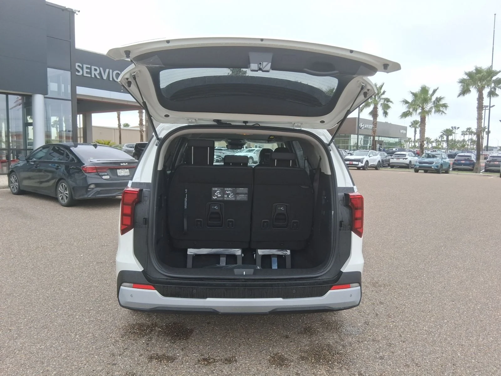 New 2026 White Kia LXS image 6