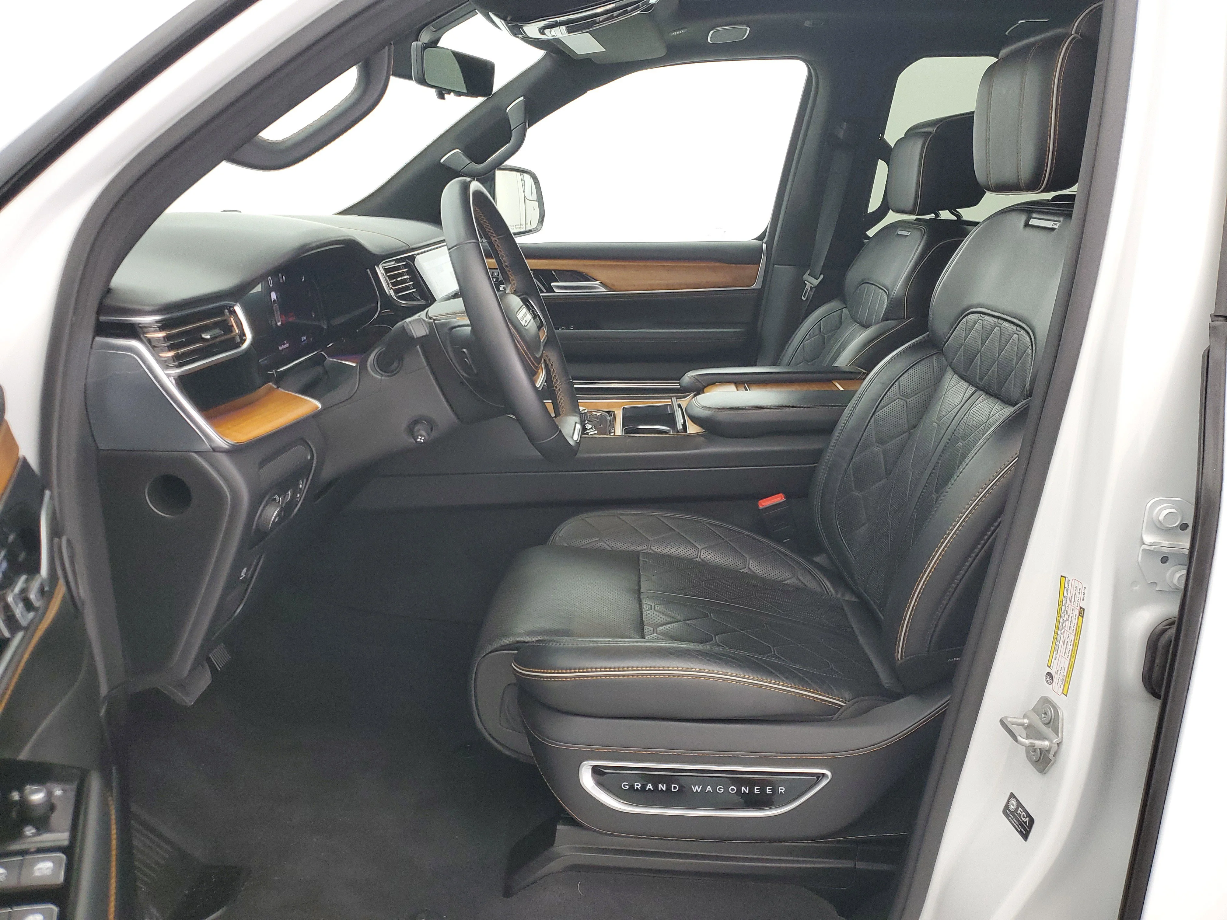 2024 Jeep Grand Wagoneer L Series III - Photo 17