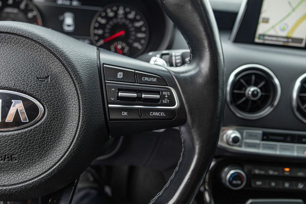 Used 2018 White Kia Premium image 25