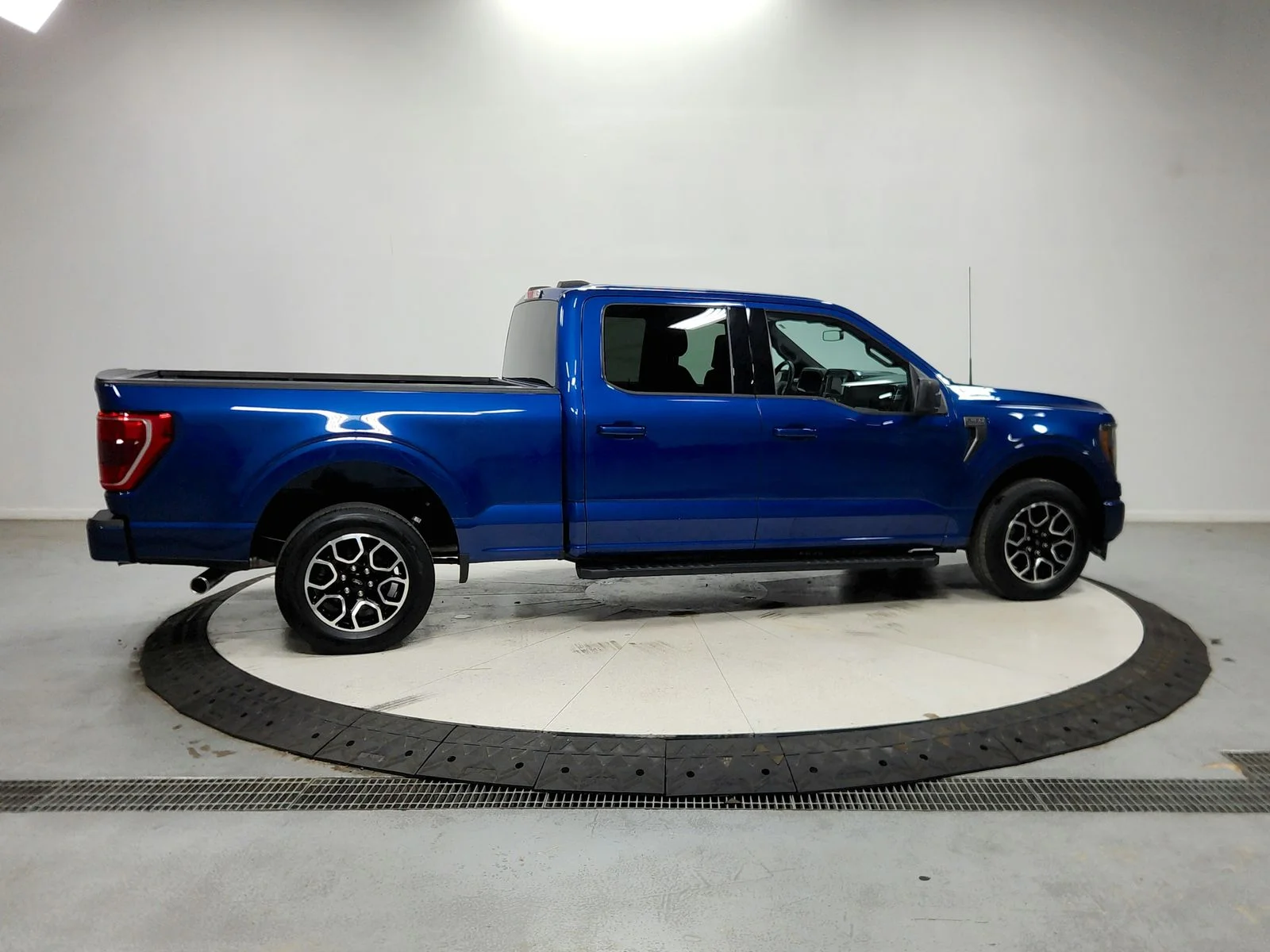 Used 2023  Ford XLT image 9