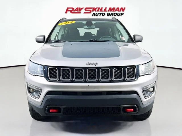 Used 2019 Silver Jeep Trailhawk image 2