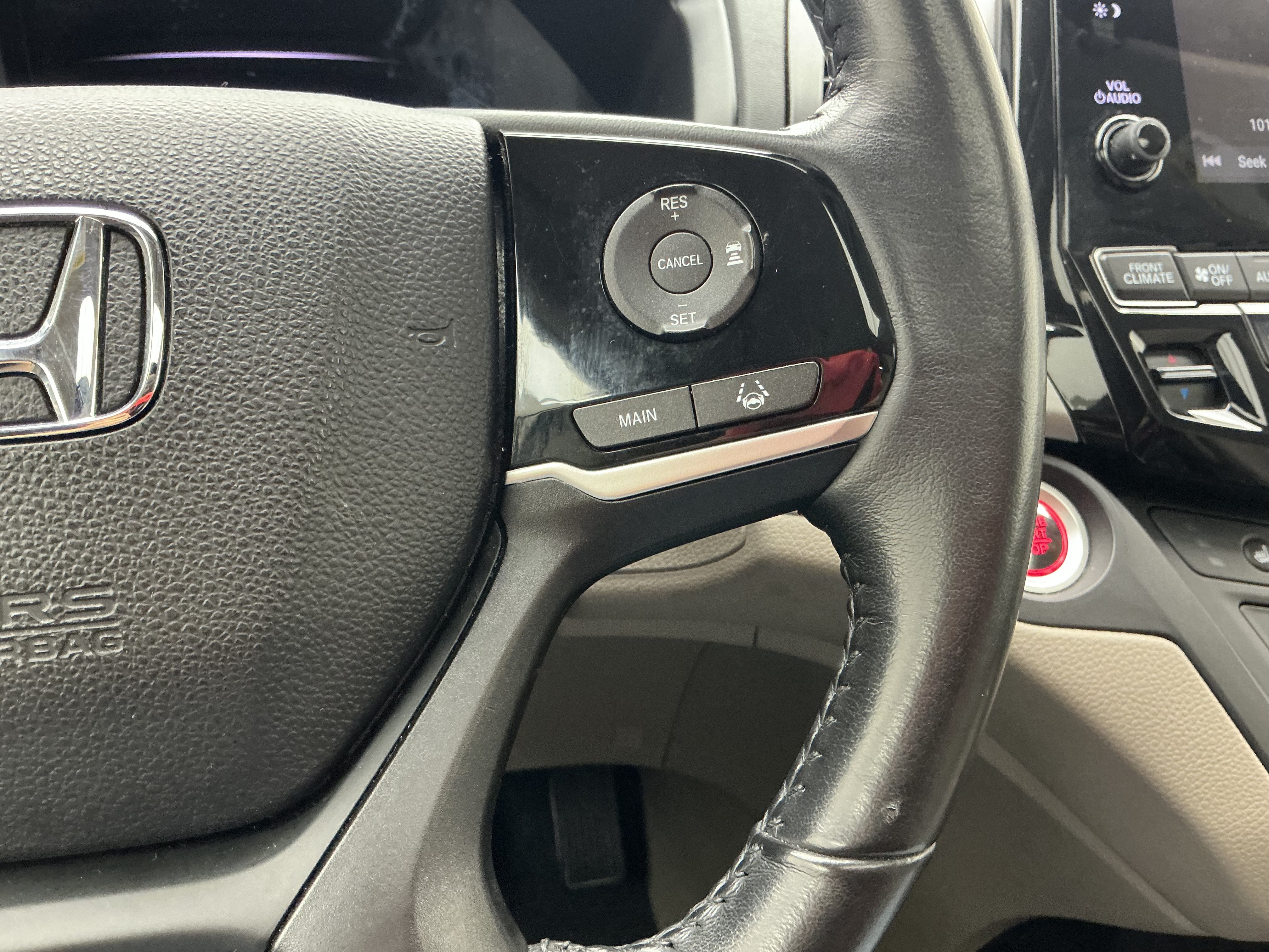 Used 2018 White Diamond Pearl Honda EX-L image 10
