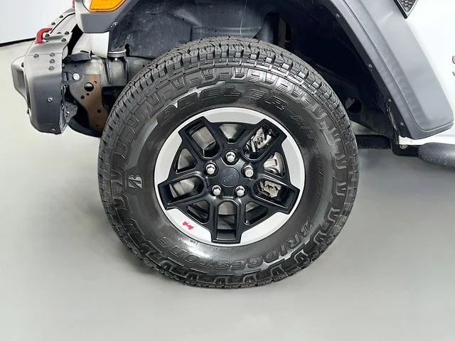 Used 2018 White Jeep Unlimited Rubicon image 27