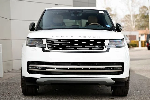 New 2026 Fuji White Land Rover SE image 17
