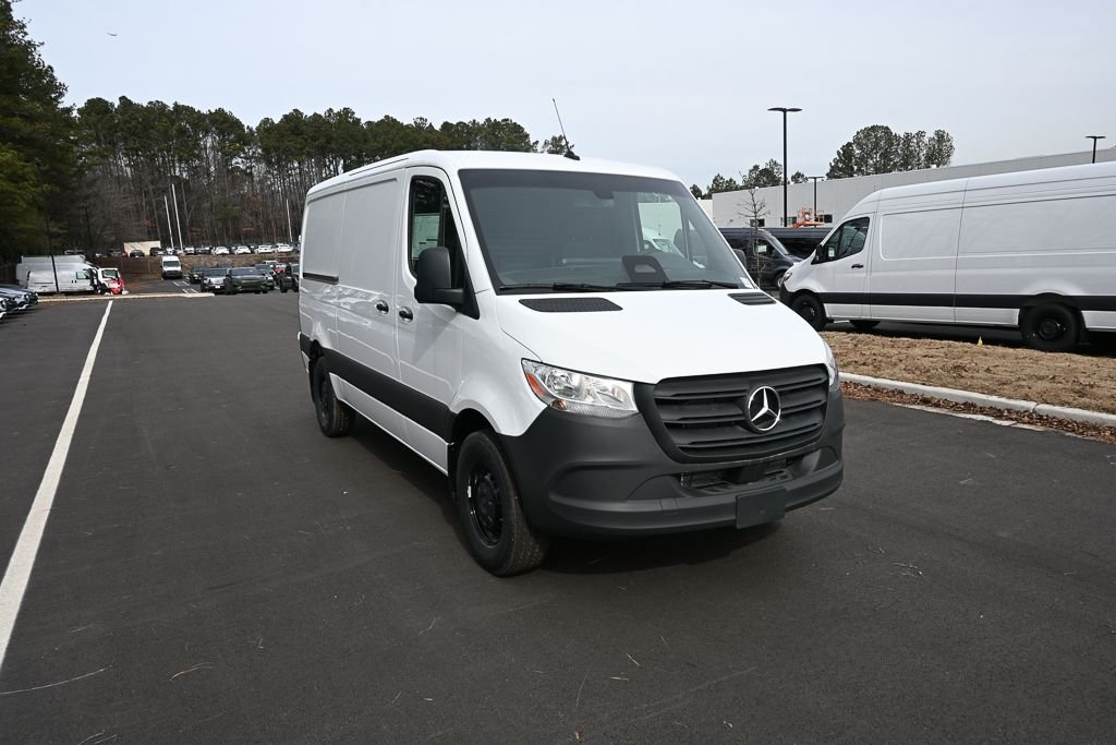 Used 2025  Mercedes-Benz Cargo 144 WB image 22