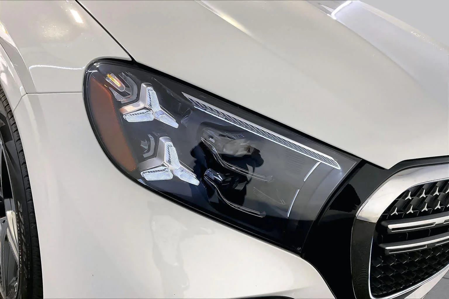 New 2027 Polar White Mercedes-Benz GLS 450 image 16