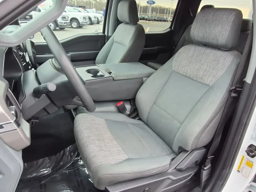 Certified Used 2023 Oxford White Ford XLT image 10
