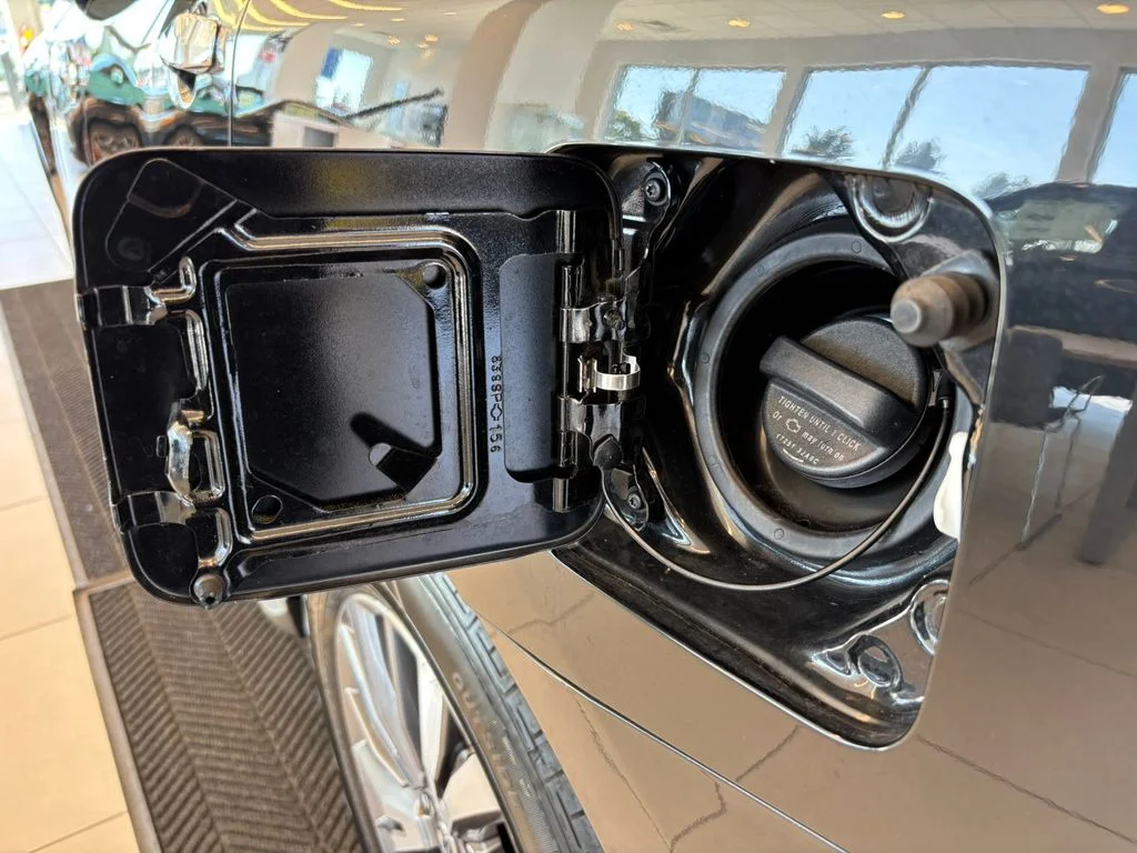 Used 2019 Black Nissan SL image 38