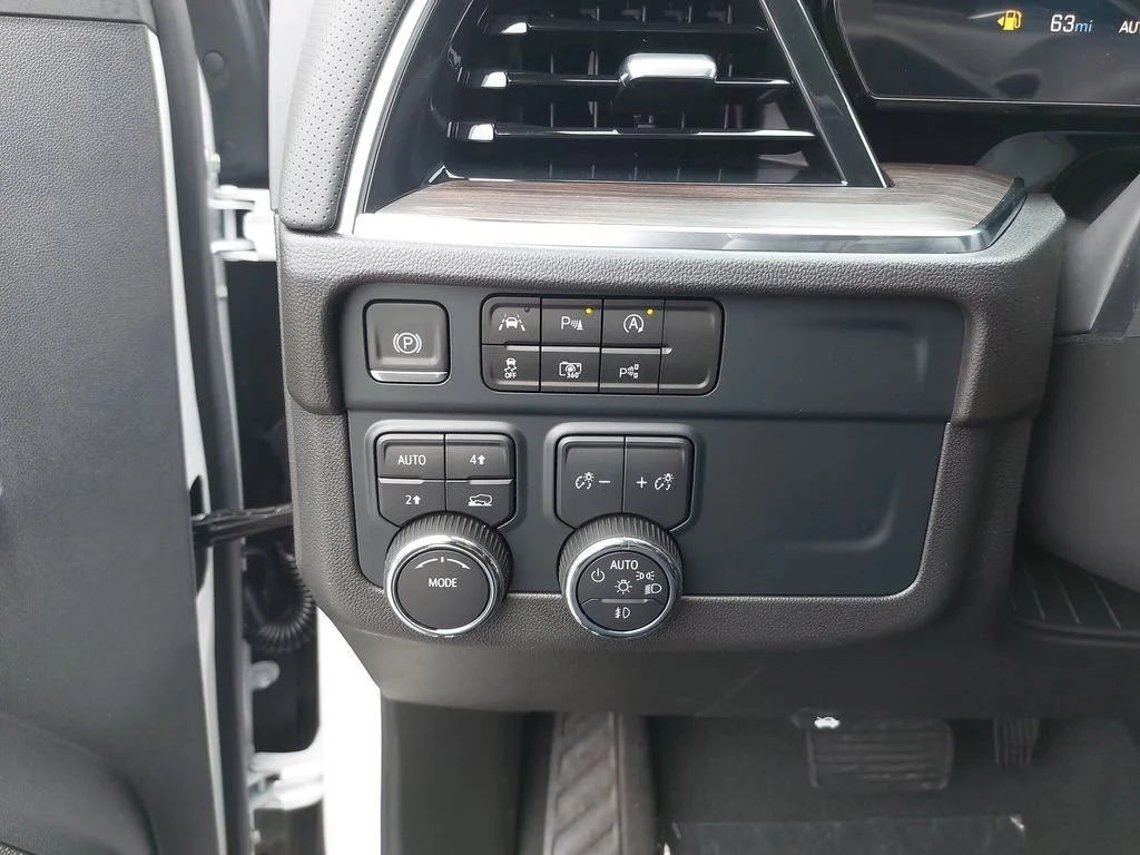2025 Chevrolet Suburban Premier - Photo 23