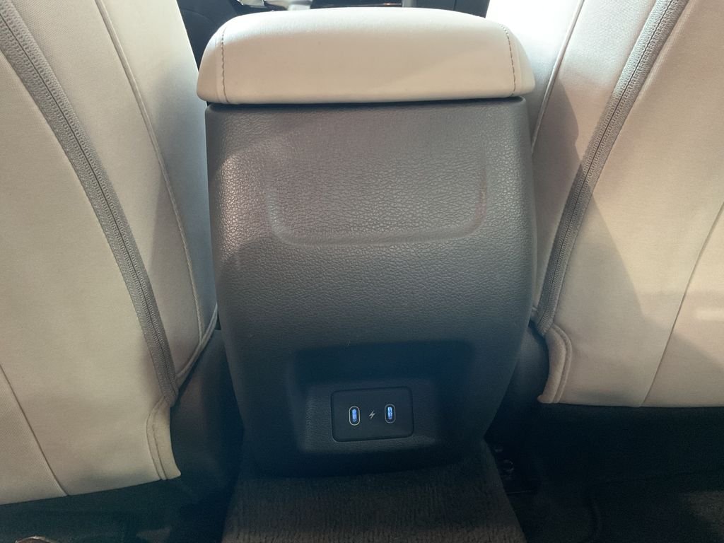 Used 2025 Silver Hyundai SE image 30