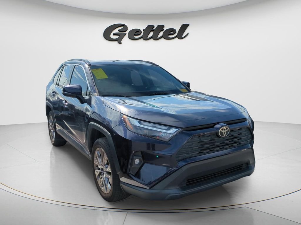 Used 2022  Toyota XLE Premium image 2