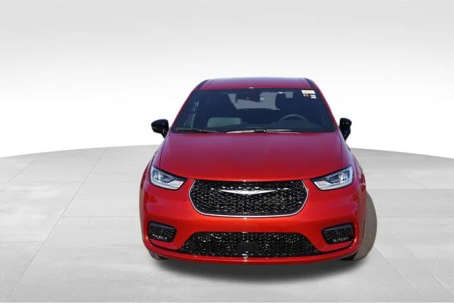 New 2026 Red Hot Pearl-Coat Exterior Paint Chrysler Select image 8