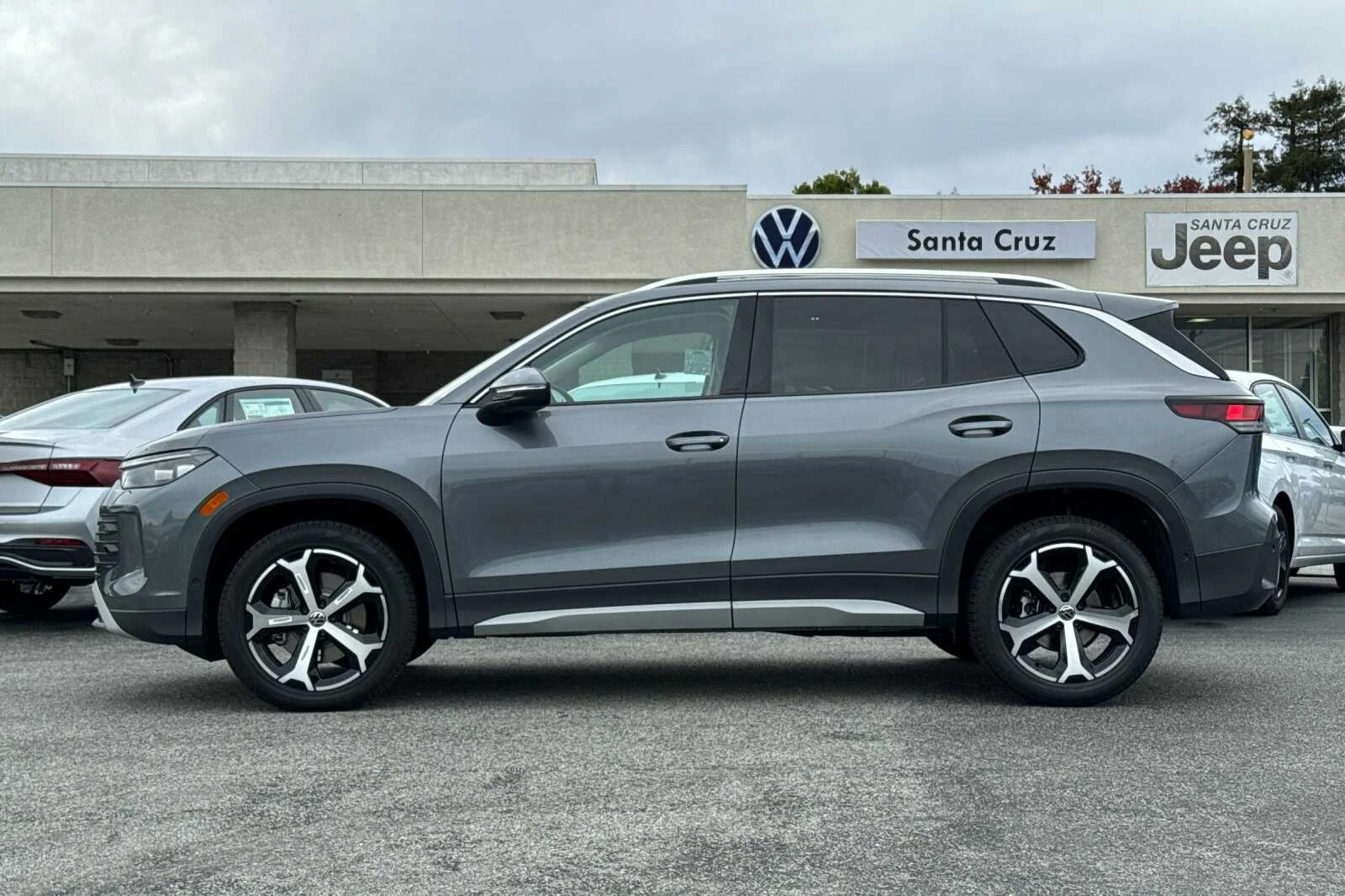 2026 Volkswagen Tiguan SE - Photo 7