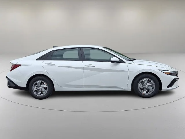 New 2026 White Hyundai SE image 8