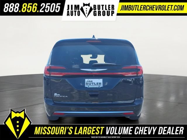 Used 2024 Black Chrysler Touring L image 23