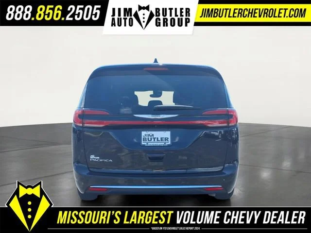 Used 2024 Black Chrysler Touring L image 23
