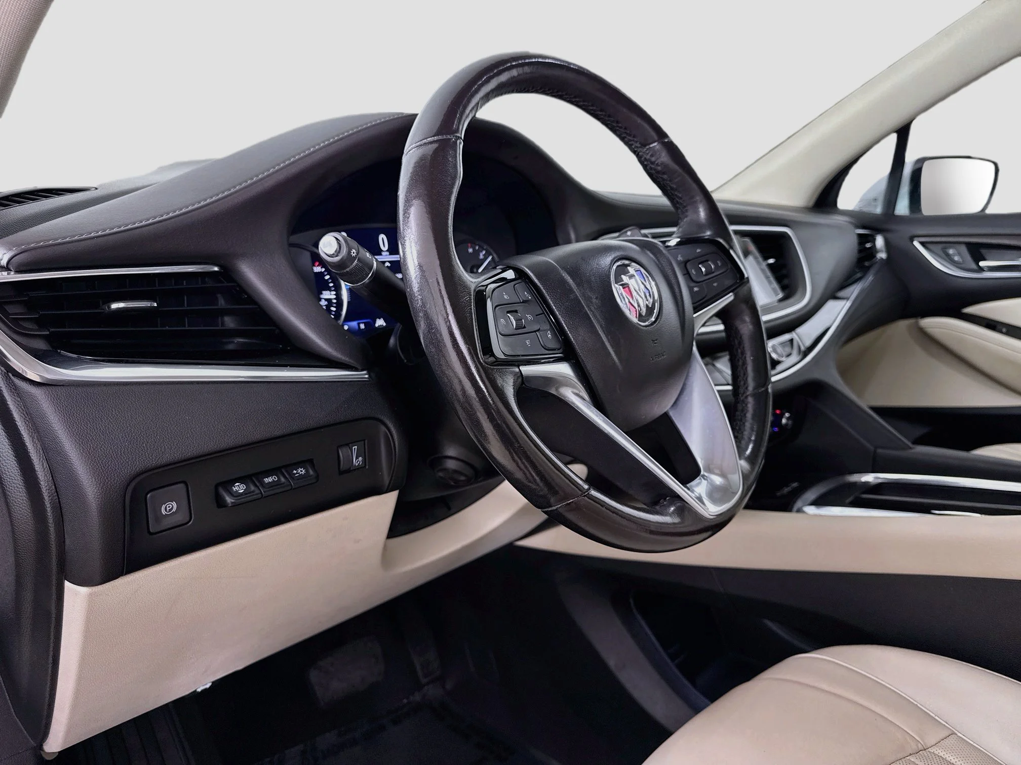 Used 2023 White Frost Tricoat Buick Avenir image 11