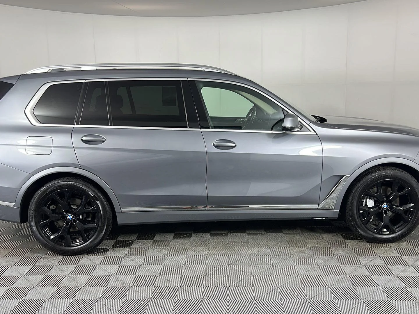 Used 2024 Skyscraper Grey Metallic BMW xDrive40i image 23