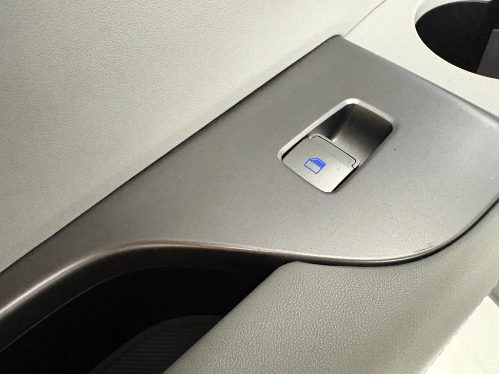 Used 2025 Black Hyundai SEL image 36